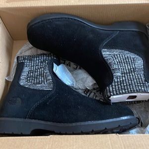 North Face Women’s Ballard 3 Chelsea Boots. Waterproof, new in box, never worn.
